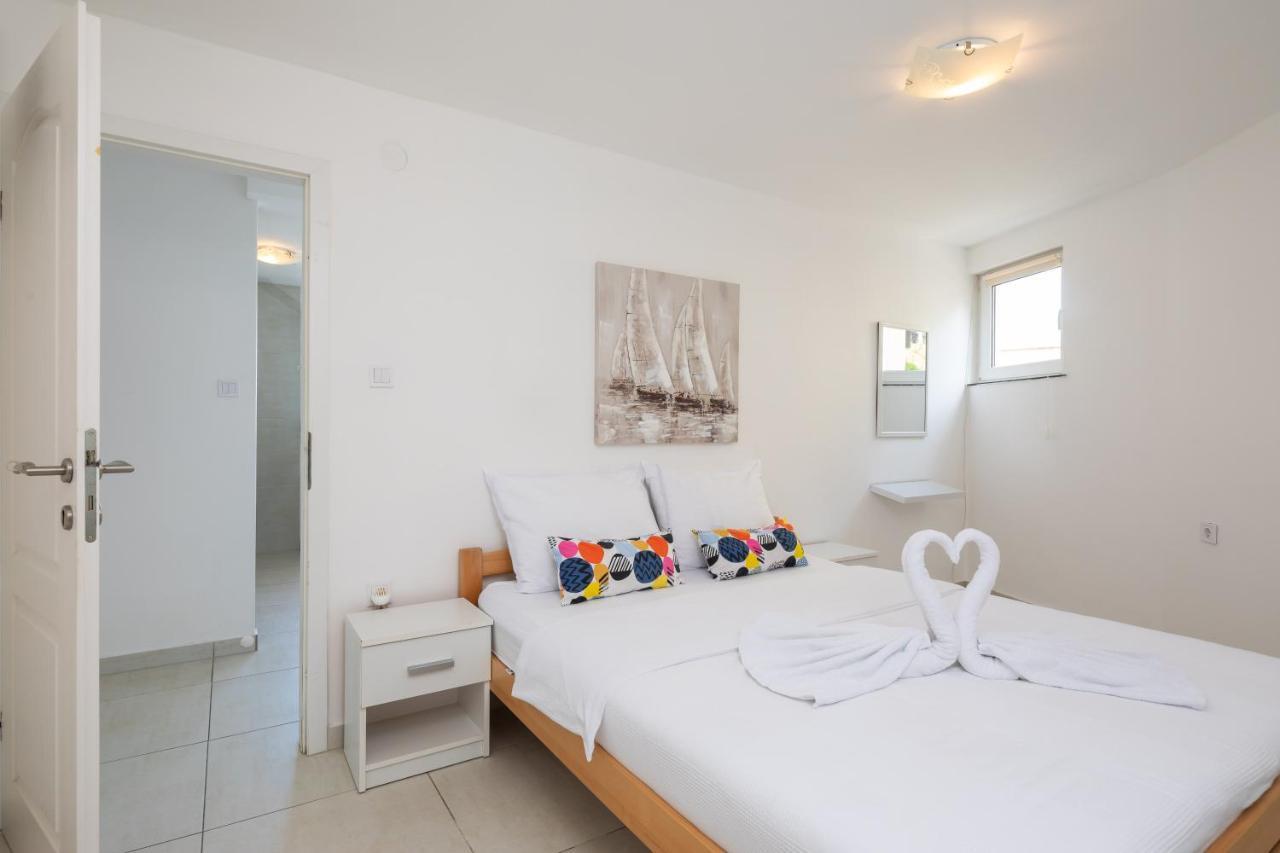 Estella Villa Apartments Рогозница Екстериор снимка